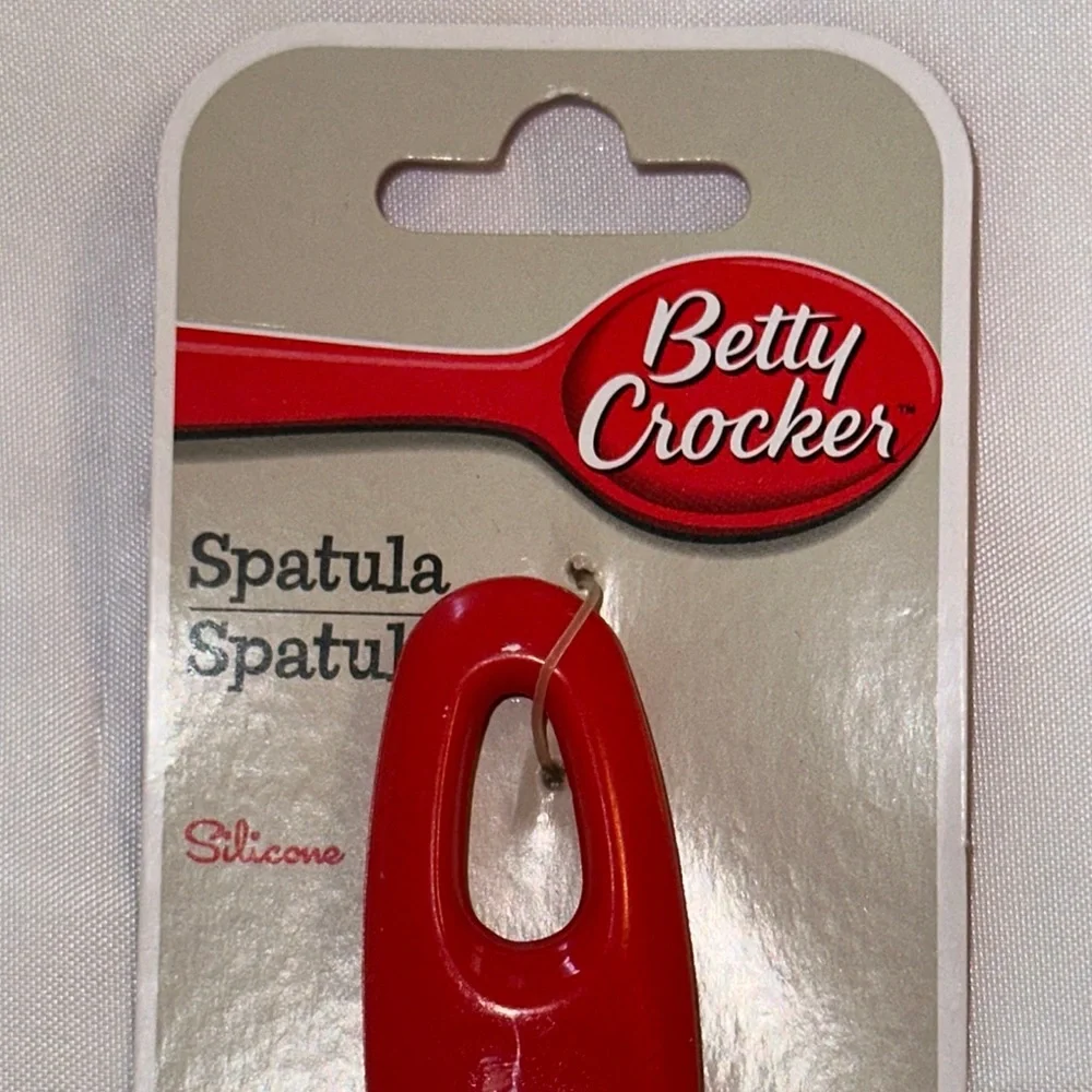 4 piece red Betty Crocker measuring baking set